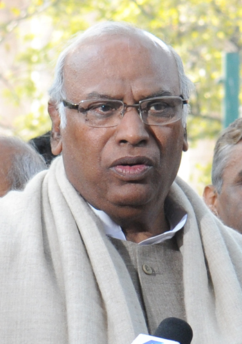 Congress Stages Protest in Kalyan Over Alleged Caste Discrimination Against Kharge