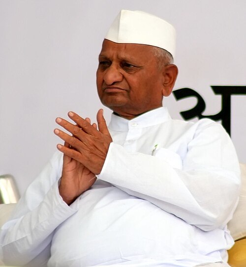 Maharashtra suspends controversial RTI rule changes after Anna Hazare protest threat